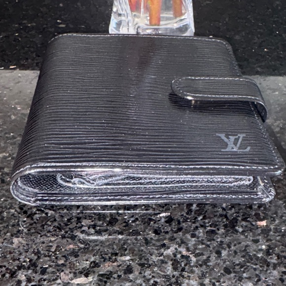 Louis Vuitton Black Epi Leather Wallet in GUC. - Picture 11 of 14
